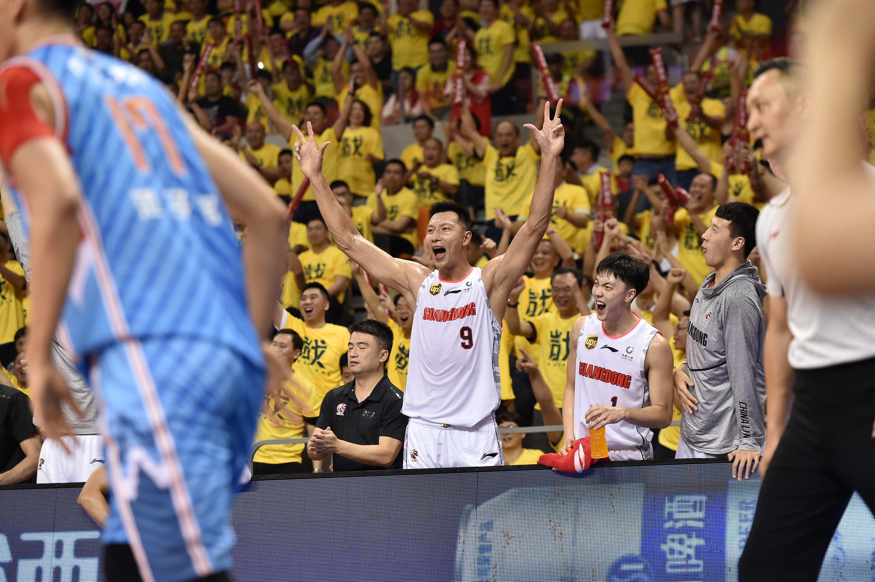 威尼斯人网站 -葡萄牙体育训练开放日，赛前扳平良机引欢呼，CBA季后赛在即，阵容厚度经受考验 